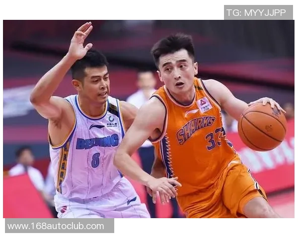 上海篮球队团队协作引发热议球迷对战术配合与球员默契提出质疑